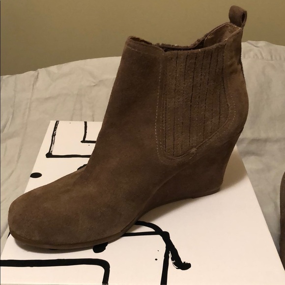Dv Posie Suede tan wedge bootie - Picture 3 of 5